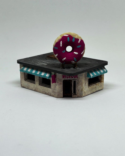 00016 - Fry Me To The Moon Donut Shop - Detailed Interior - N Scale Model Kit