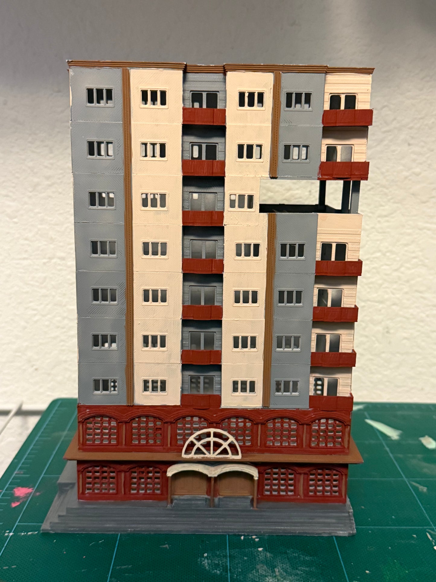 00064 - Stratos Suites Hotel - N Scale Model Kit